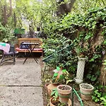 Flat In Historic With Your Own Private Garden, Near City Park Apartament *