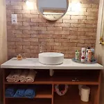 Flat In Historic With Your Own Private Garden, Near City Park Apartament