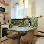 Apartament Flat In Historic With Your Own Private Garden, Near City Park