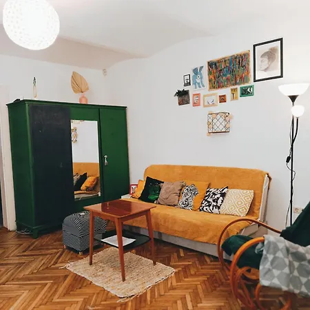 Flat In Historic With Your Own Private Garden, Near City Park Apartament *
