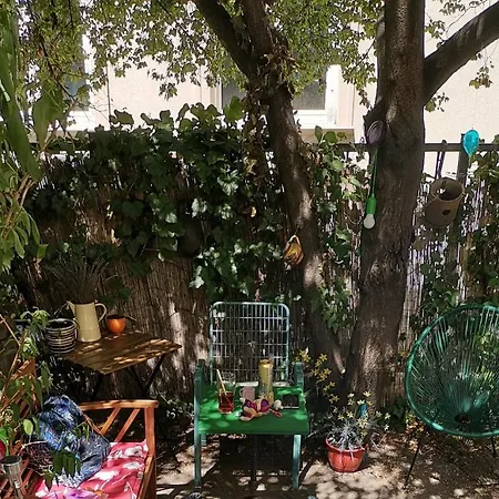 Flat In Historic With Your Own Private Garden, Near City Park Appartamento Budapest