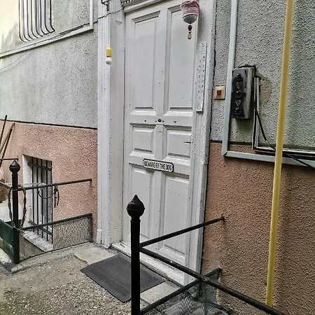 Apartment Flat In Historic With Your Own Private Garden, Near Park *