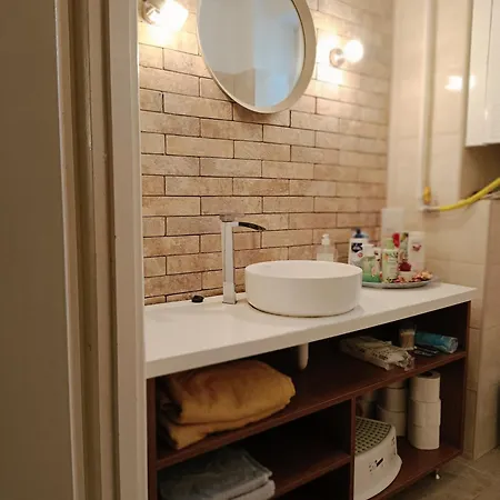 Flat In Historic With Your Own Private Garden, Near City Park Appartamento Budapest