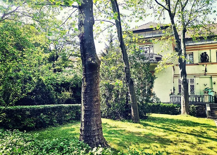 Flat In Historic With Your Own Private Garden, Near City Park