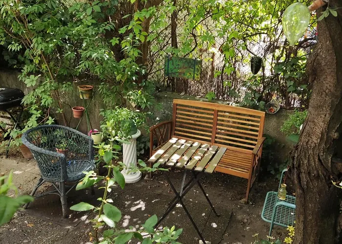 Flat In Historic With Your Own Private Garden, Near City Park Apartament Budapesta